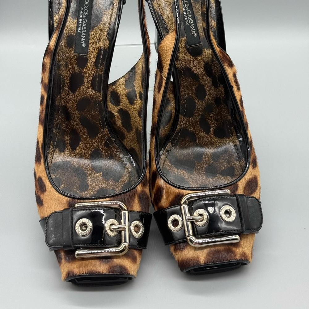 Dolce  Gabbana Leopard Print Slingback Heels with Black Accents - Picture 3 of 13